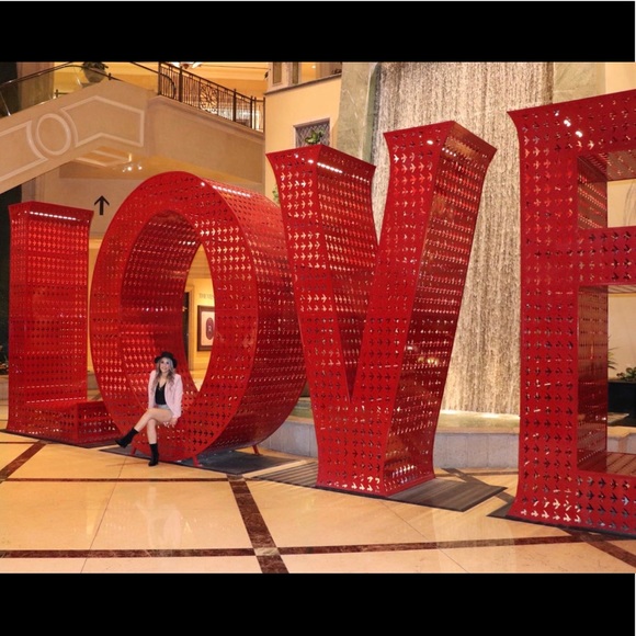 Meet your Posher, Gloria - Picture 3 of 3